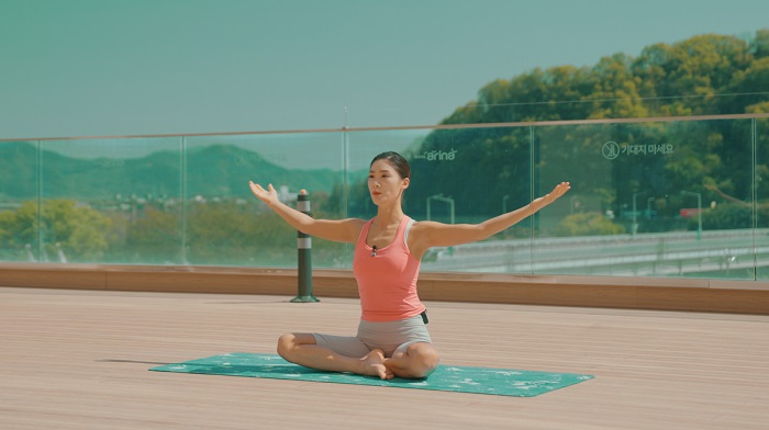 SNS 유명 스트레칭 강사와 유방암 환자 스트레칭 영상 제작하여 무료 배포