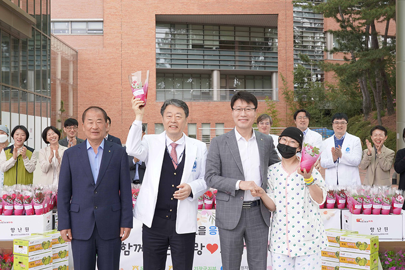 급증하는 내원환자, 의료진 환자 모두 힘내세요! 지역 금융권의 응원 