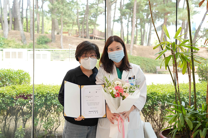 작은 말 한마디가 무너지는 마음을 붙들어주었습니다. 암수기공모전 수상작 선정