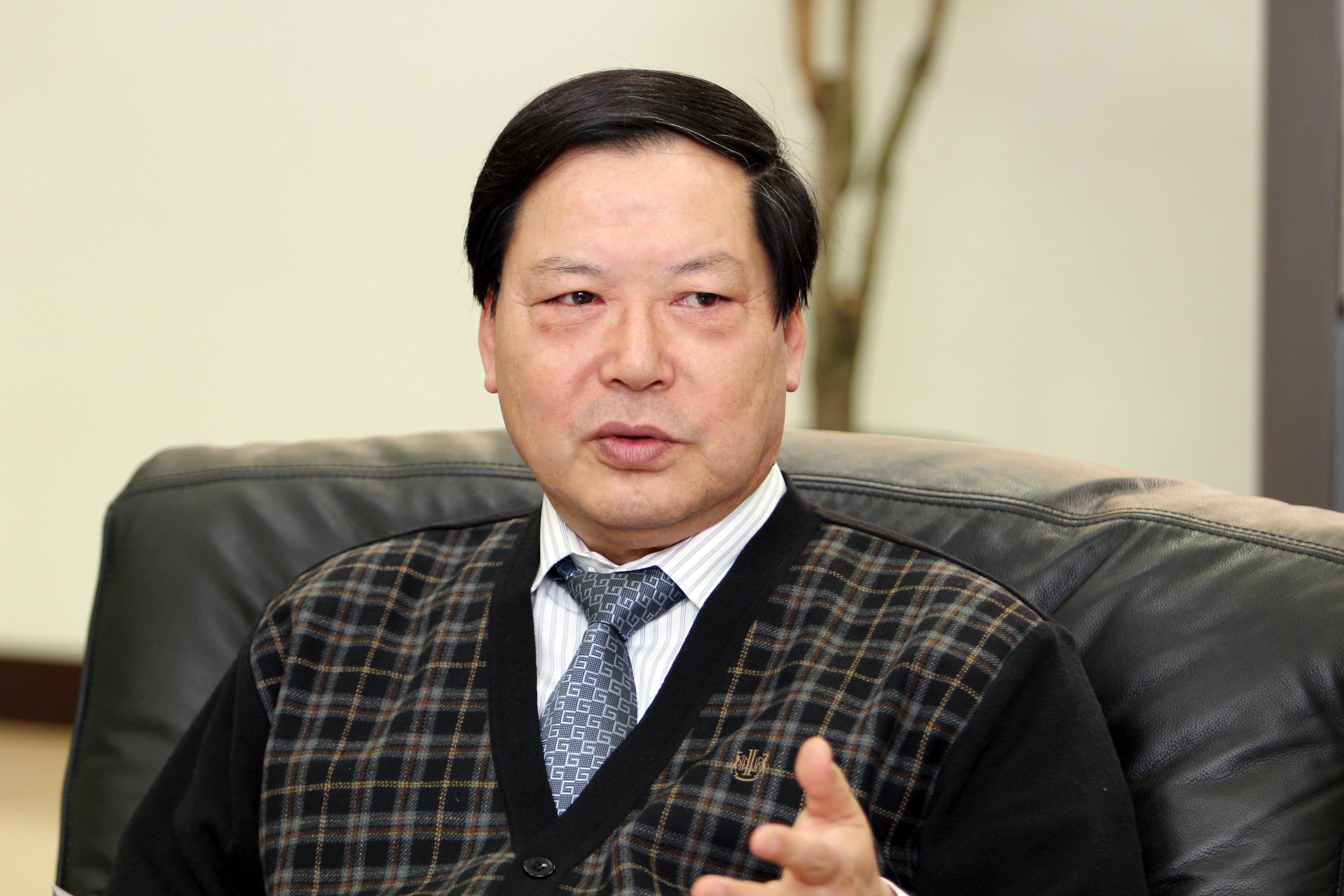 서울 본원 원장 마치고 부산 분원 원장으로 낙향 